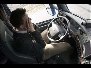 conducteur fatigué au volant
