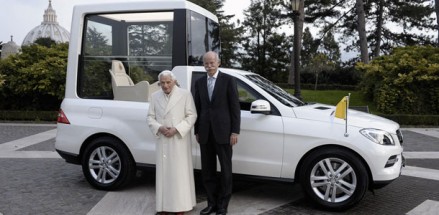 le pape et sa papamobile