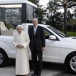 le pape et sa papamobile