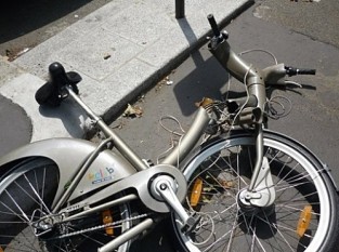 un collectif s'attaque à velib'